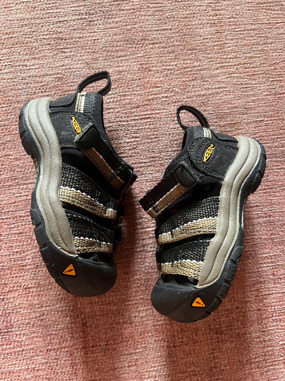 KEEN Toddler Size 4 Kids' Black and Tan Outdoor Closed Toe Sandals Comfy